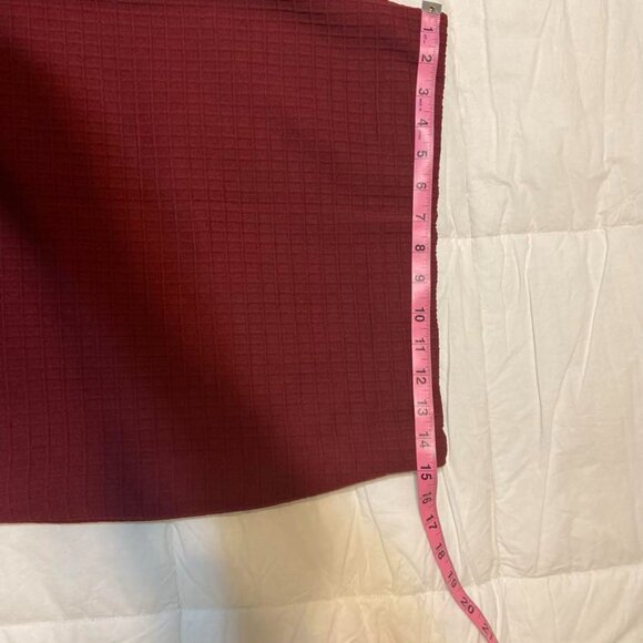 Burgandy skirt and matching floral blouse with removable gold necklace - Picture 12 of 13